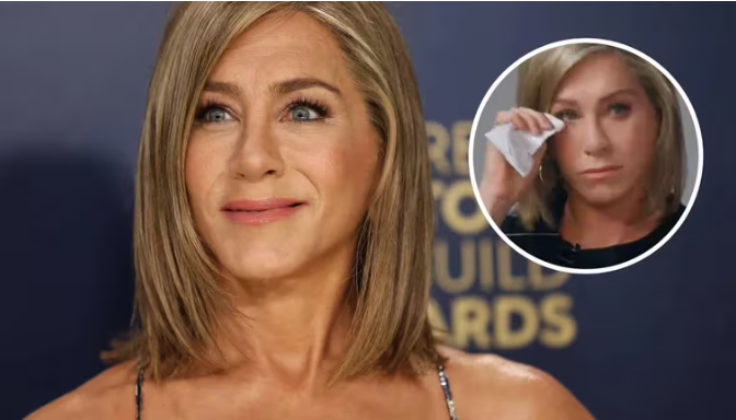 Jennifer Aniston se quebró al recordar “Friends” tras la muerte de Matthew Perry