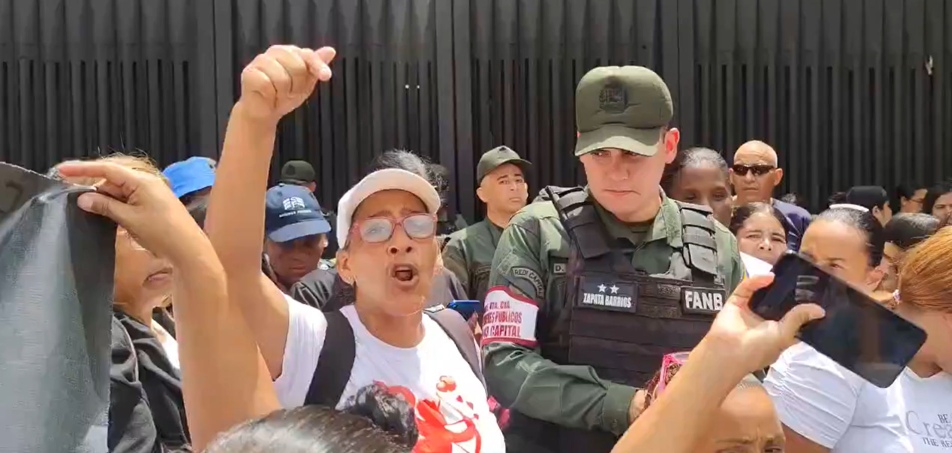 Familiares de presos protestan frente al Palacio de Justicia tras 78 horas en huelga de hambre (VIDEO)