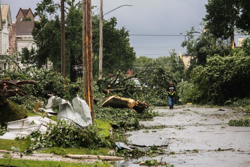 Devastación y caos en Nueva York: fuertes tormentas dejaron un muerto y fallas eléctricas