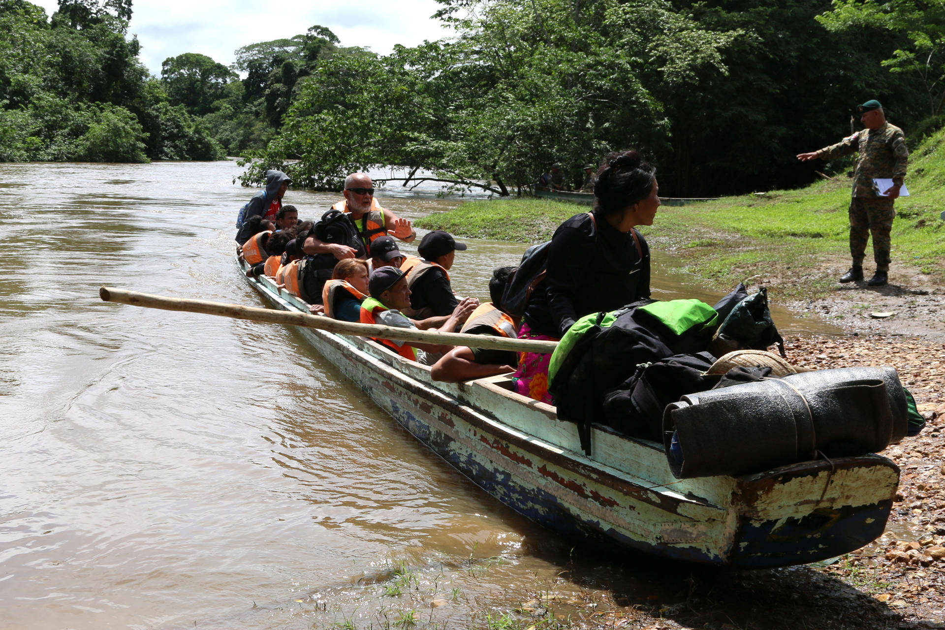 Más de 10 arrestados en Panamá por tráfico de migrantes a través de ruta “VIP” del Darién