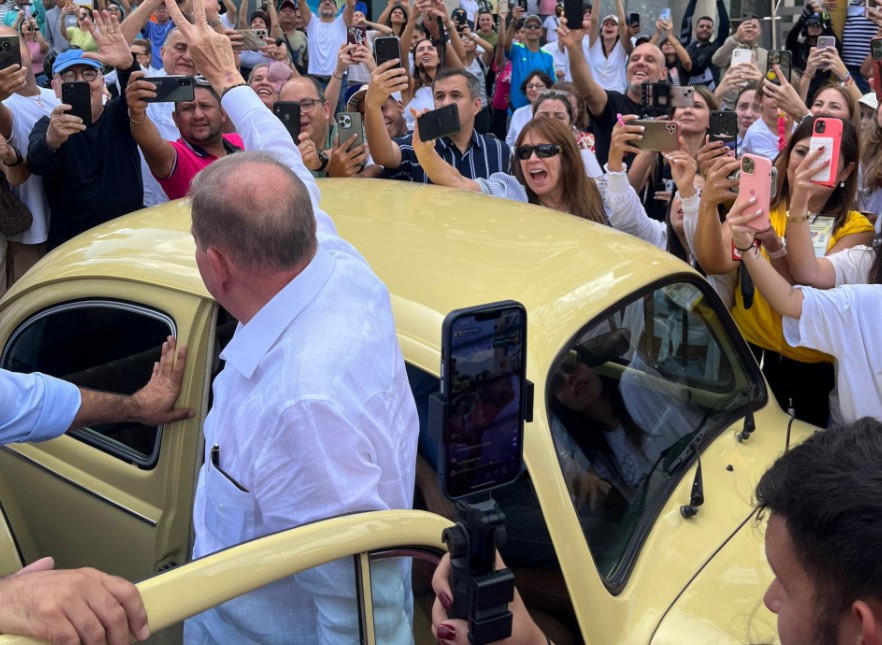 EN VIDEO: Edmundo González llega Las Mercedes para votar este #28Jul