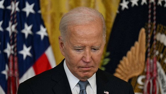 Se acerca la fecha límite: Demócratas se apresuran a decidir si deben reemplazar a Biden