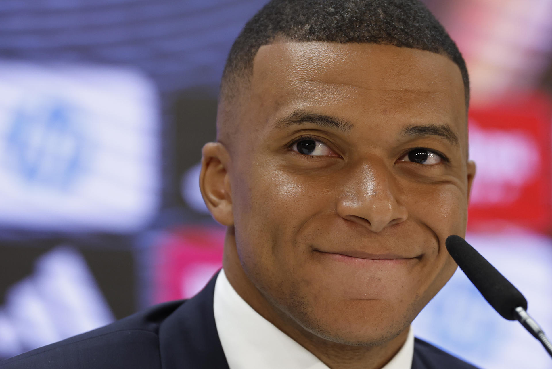 Mbappé demanda al PSG ante la Uefa y la Liga Francesa