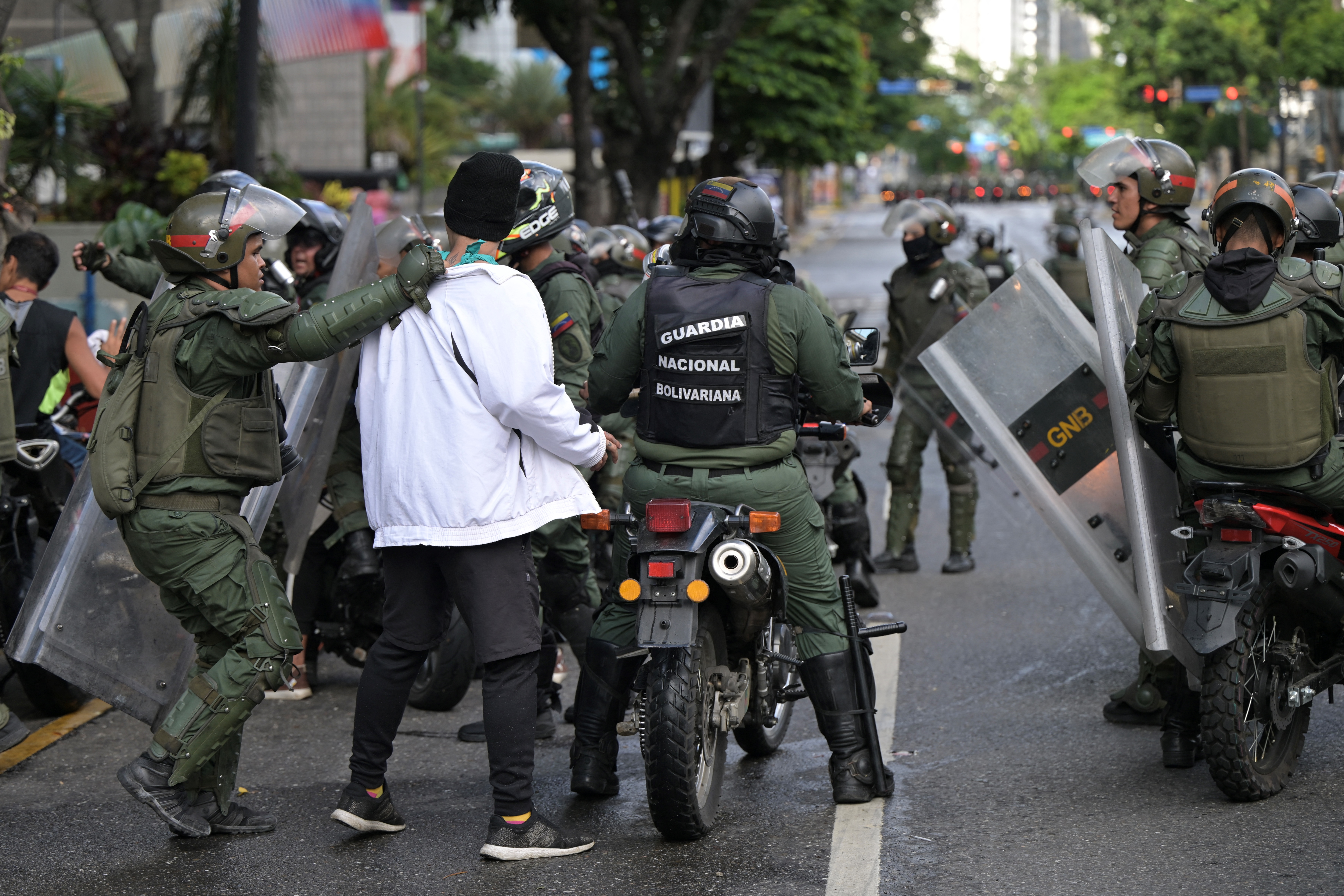 The Washington Post: Decenas de detenidos tras las protestas poselectorales en Venezuela son menores de edad