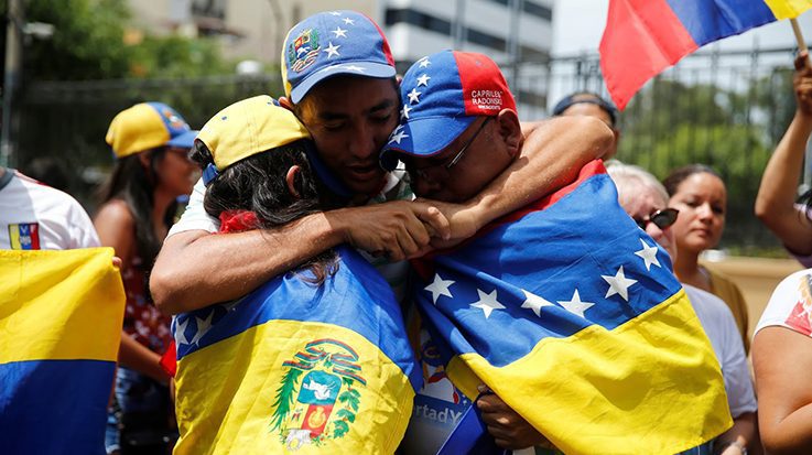 Venezolanos piden a España que se agilicen permisos de residencias y trabajo